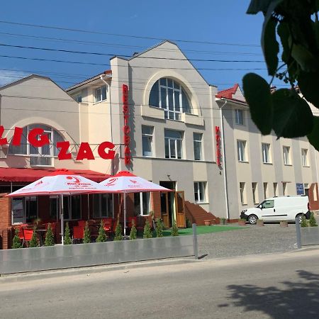 Zig Zag Hotel Kamjanets-Podilsky Buitenkant foto