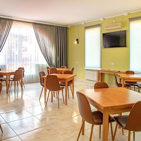 Zig Zag Hotel Kamjanets-Podilsky Buitenkant foto