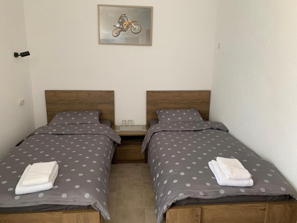 Zig Zag Hotel Kamjanets-Podilsky Buitenkant foto
