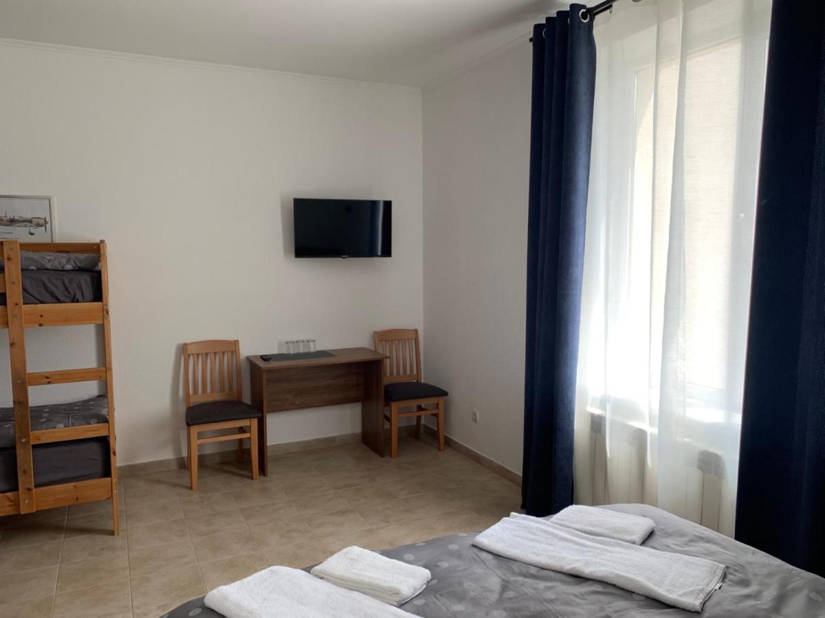 Zig Zag Hotel Kamjanets-Podilsky Buitenkant foto