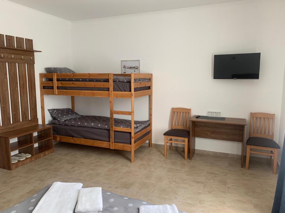 Zig Zag Hotel Kamjanets-Podilsky Buitenkant foto