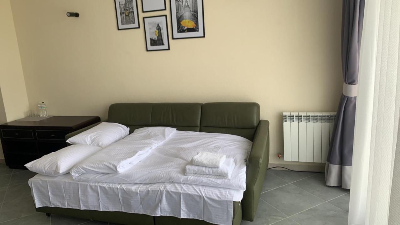 Zig Zag Hotel Kamjanets-Podilsky Buitenkant foto