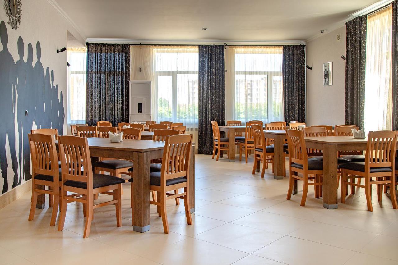Zig Zag Hotel Kamjanets-Podilsky Buitenkant foto