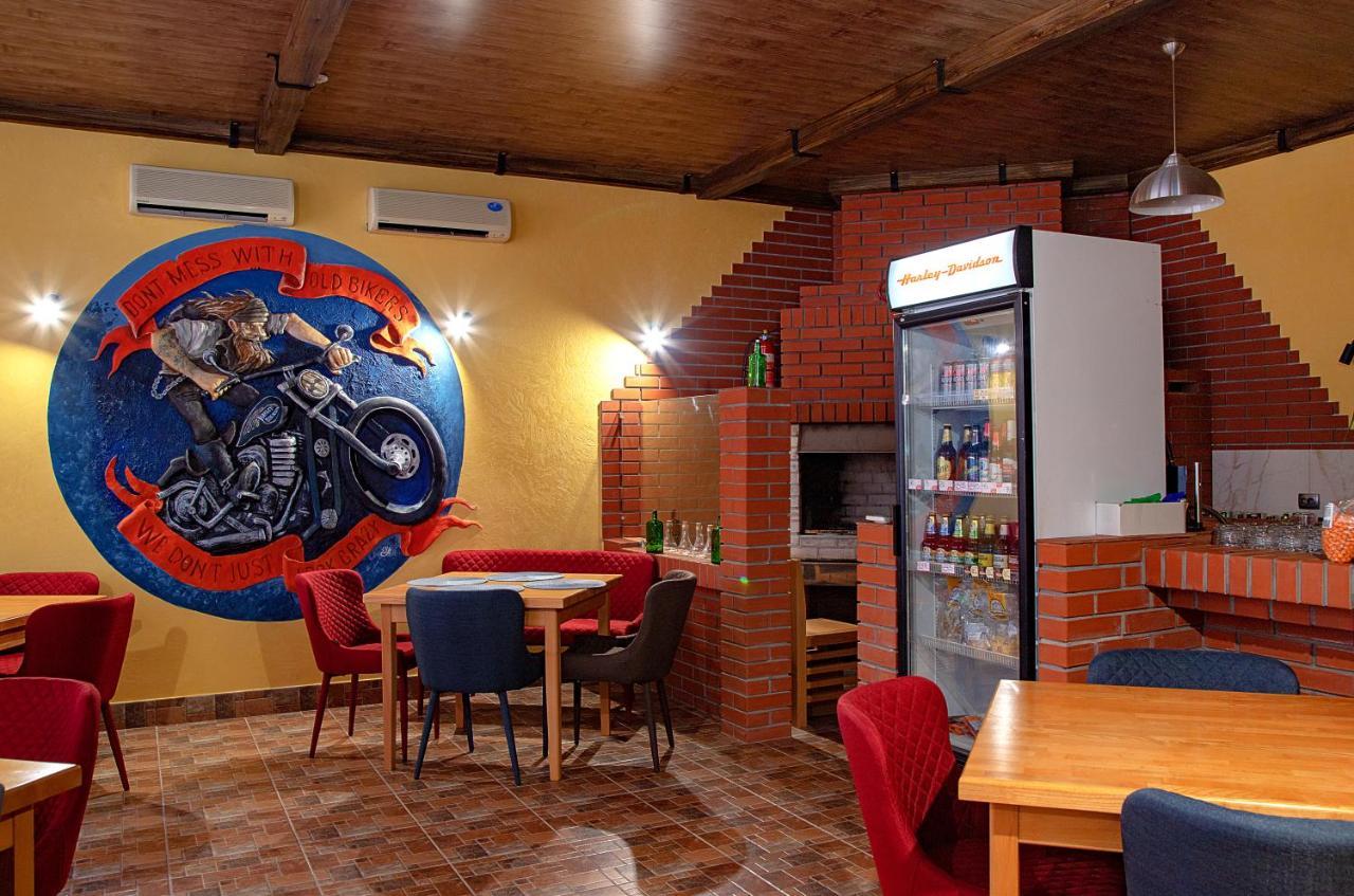Zig Zag Hotel Kamjanets-Podilsky Buitenkant foto