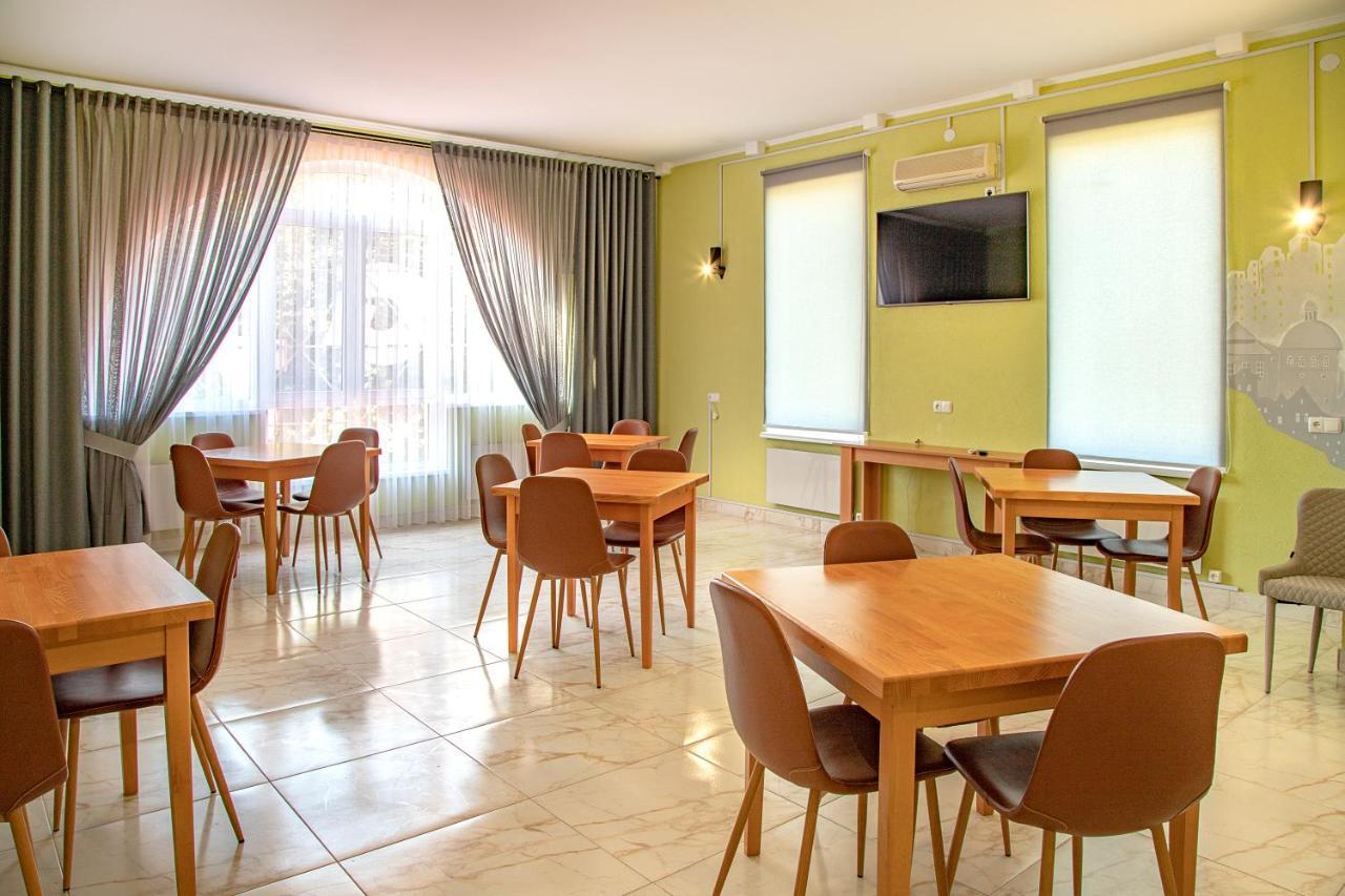 Zig Zag Hotel Kamjanets-Podilsky Buitenkant foto
