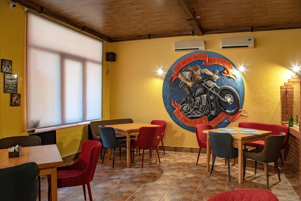 Zig Zag Hotel Kamjanets-Podilsky Buitenkant foto