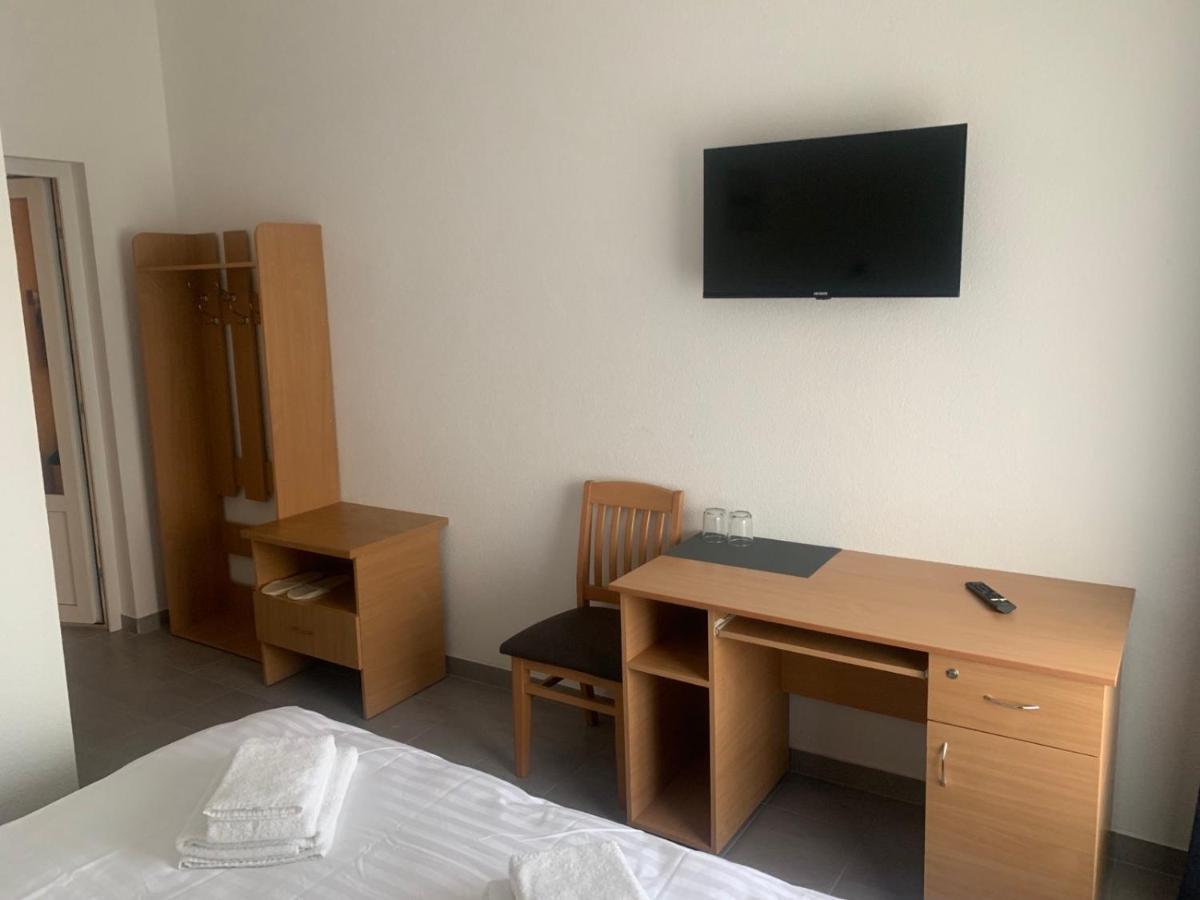 Zig Zag Hotel Kamjanets-Podilsky Buitenkant foto