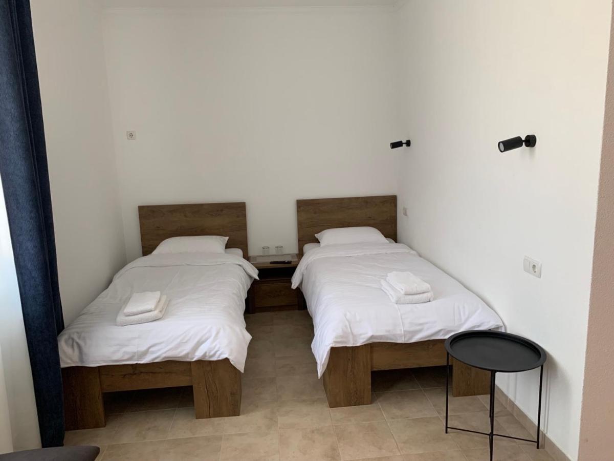 Zig Zag Hotel Kamjanets-Podilsky Buitenkant foto