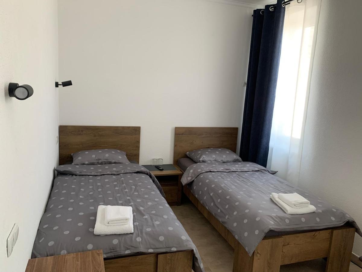 Zig Zag Hotel Kamjanets-Podilsky Buitenkant foto